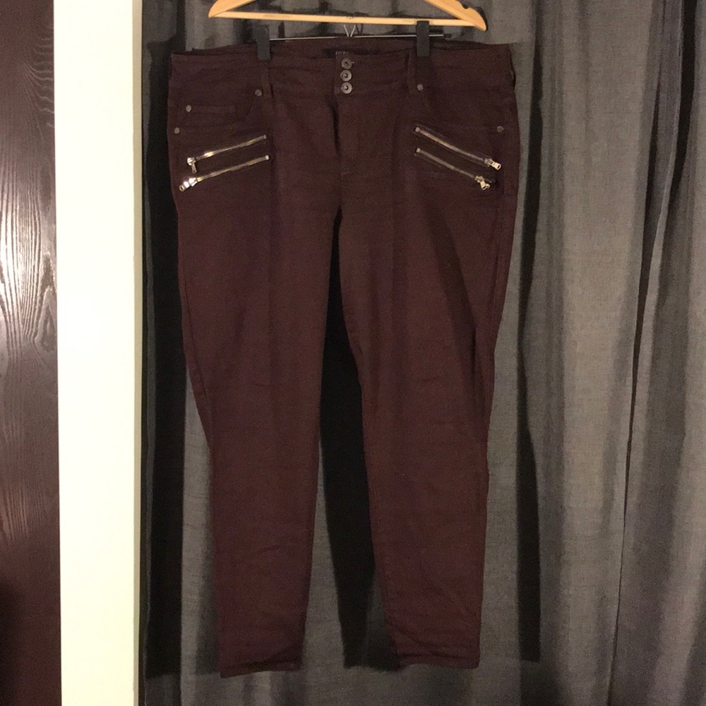 NWOT TORRID 22R MAROON SKINNY JEANS